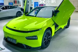 原厂配剪刀门，小鹏P7鹏翼版到店实拍，多花6万到底值不值？图片