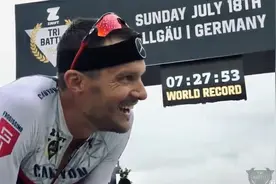 7小时27分53秒！前奥运冠军刷新226公里铁人三项纪录图片