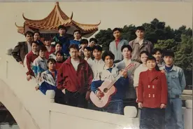 七律· 题同学三十年重逢图片