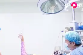 “幸福黄手环”助8年帕金森患者摆脱苦恼，右边手脚不再抖动视频封面