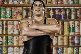 酒界"扛把子"安德烈：能喝下156杯啤酒，比普通人多了50倍图片