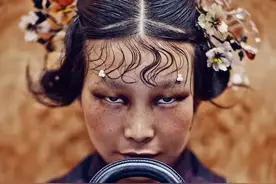 不是弄丑就叫高级感，“妖魔鬼怪”般的审美，搞成这样有必要？图片