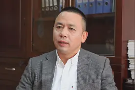 贯彻十九大踏上新征程厅三改一拆办王纳新谈重点工作（2017年）视频封面