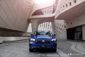 先锋探店：实拍大众进口途锐3.0 TSI 锐享版 曜黑运动套装车型图片