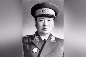 一人未参加红军，也没当过八路，却评为开国上将！后来还成副主席图片