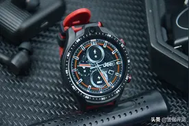 内置“128GB存储空间”的全网通智能手表：Jeep黑骑士评测图片