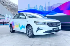 新款吉利帝豪实车亮相，外观内饰更精致，搭载1.5L动力图片