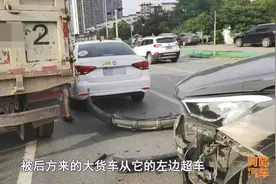 两车同时转弯相撞，谁的责任更大一些？记住这个车道多半是全责图片