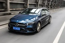 进口两厢，内饰炫彩夺目，试驾2020款 AMG A 35图片