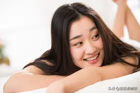 情感故事：25岁男友被45岁富婆骗走，手段可耻图片