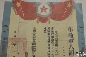 湖北一老太太逝世后，孙子整理遗物发现一张破纸，揭开其真实身份图片