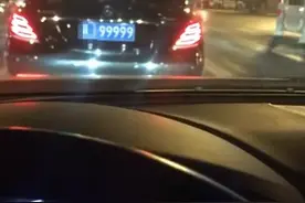 江苏街头偶遇300万奔驰，车牌“九五之尊”就值260万，车主是个谜图片