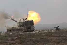 凌晨5点铁路装载！82集团军某部去西北大漠实弹射击了图片