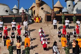 云南深山的小人国，平均身高不足1.3米，国王、军队一应俱全图片