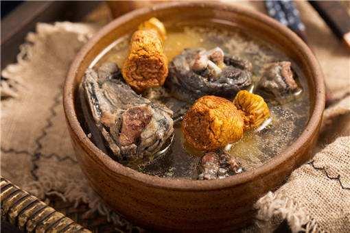 外国人怎么没有鸡皮肤