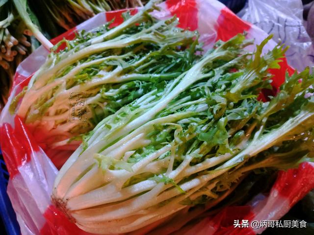 它是“氨基酸”含量最高的蔬菜，平时不多见遇到别错过，营养极高