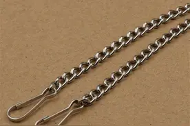 24年前，小伙因捡一条“钥匙链”，失去双腿和左臂，结局如何？图片