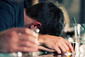 不只是女性，越来越多的男性也在经历“丧偶式婚姻”，后者更难过图片