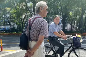 上海老年人街拍火了，65岁大爷的穿衣打扮，比90后小伙还时髦图片