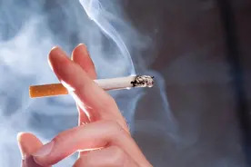 经常吸烟的人尽量少吸这4种香烟，伤害更大，平时应该多加注意图片