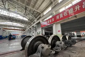 北京“古董”绿皮火车仍在运行！如何体检御寒？多图直击图片