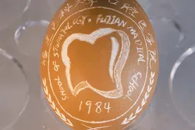 纳尼！捏粘土、弯钢丝、雕鸡蛋居然是医学生的上课内容？想不到医学生们是这么的心灵手巧……图片