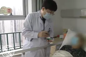 老人肚子上化脓溃烂，血糖指数飙升！只因“节省”图片