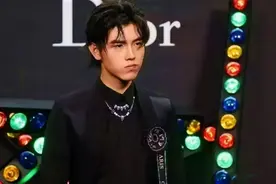 最帅星二代陈飞宇，离开精修逐渐“凯歌化”，说好的男孩随妈呢？图片