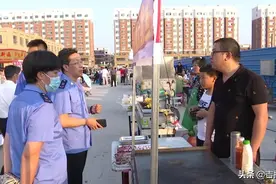 大安市对夜市各商户使用的液化气罐开展专项检查，保障用气安全图片