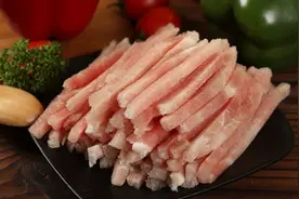 炒肉丝，不要直接下锅炒。多做这几步，肉丝鲜嫩多汁，入口即化图片