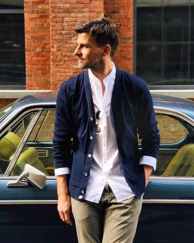 35岁男人穿搭 真实照片大全,35岁黄轩低调帅气,而且很会穿,经典款就能