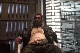 漫威官方认证，沉迷啤酒的肥宅索尔才是最强形态，不服来辩图片