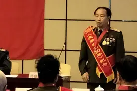 回首自己 感激党恩 永跟党走图片