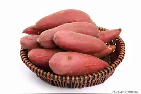 红薯不能堆着放，农村大婶教你一招，半年不长芽不霉烂，越放越甜图片