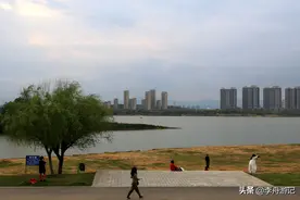 南昌朝阳江滩公园成为“赏樱”打卡地#唤醒好春光##我眼中的春天#图片