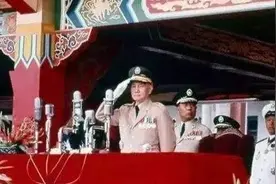 阅兵式上旗帜落地，黄埔军校就地解散，谁是黄埔“末代校长”？图片