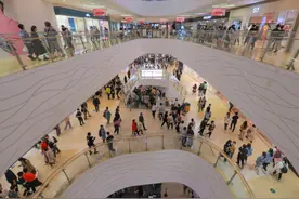 「街拍天津黄金周」国庆黄金周 大悦城快被“挤爆了”图片