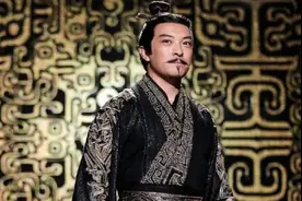 影帝富大龙演秦始皇，被赞演技吊打张鲁一，仍住60平米房显拮据图片
