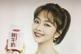 谭松韵的元气穿搭，笑容甜美气质清纯图片