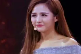 美女带“鸭子”鉴宝，自己估价100万，专家：你先站稳，我再报价图片