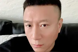 戏外的孙红雷，哪里像五十岁？图片