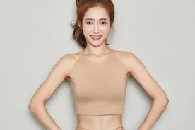 小说：美女同学深夜淋成落汤鸡找我喝酒，一身酒气，脸上还有手印图片