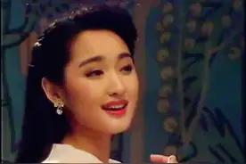 明明可以靠实力吃饭，却偏偏要靠“装嫩”，杨钰莹为什么不火了？图片