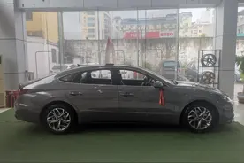 月销量只有几百台，十代索纳塔彻底凉透！到店实拍，寻找答案图片