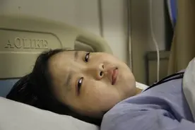 妈妈意外离世，女孩被好心大娘收养，不料悲剧再次发生图片