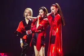 《爱乐》姐姐们渐入佳境，宁静带病练习超敬业，雨天路演依然完美图片