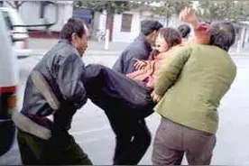 43岁男子花10万买越南少女做老婆，少女报警，男子：正常相亲结婚图片