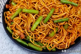面条这样焖最好吃，不粘腻超劲道，家里的小孩天天嚷着要图片