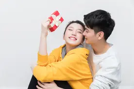 心理学：相互喜欢的两个人，其实是有感觉的图片