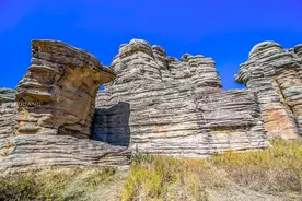 自驾内蒙古，发现神秘“冰川巨石阵”，有的就像广东韶关元阳石图片